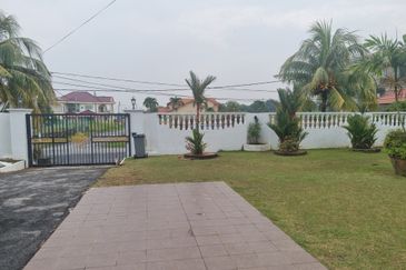 Port Dickson Bungalow in a Luxurious location 