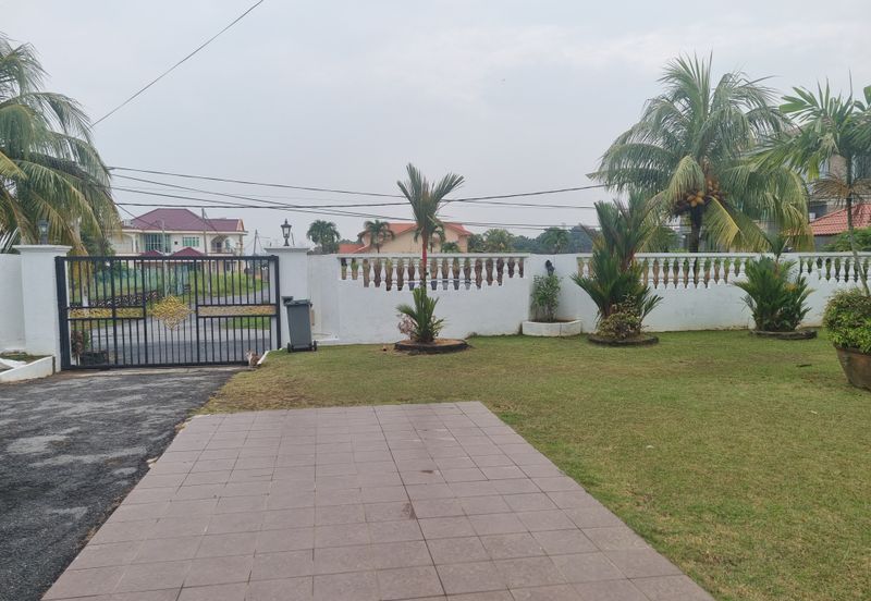 Port Dickson Bungalow in a Luxurious location 