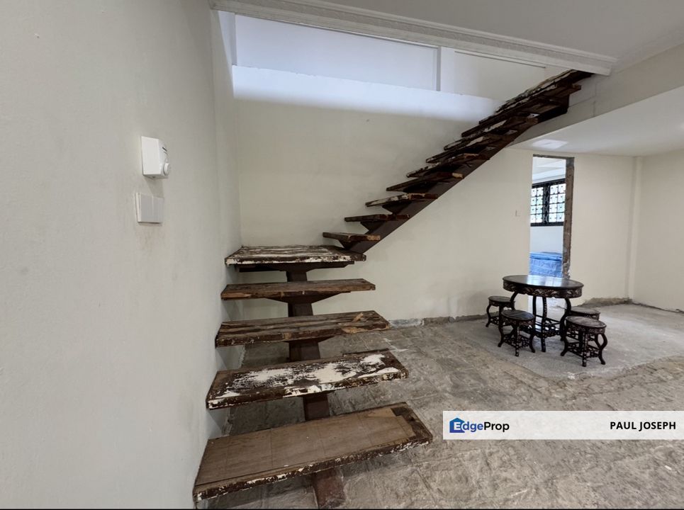 Section 22 Bungalow near Taman Aman Lake For Sale, Selangor, Petaling Jaya