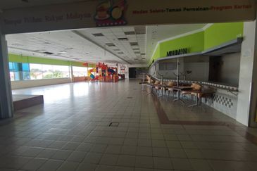 128,000sf Built Up - Detached Commercial Complex @ Batu Berendam, Bachang, Melaka For Rent.