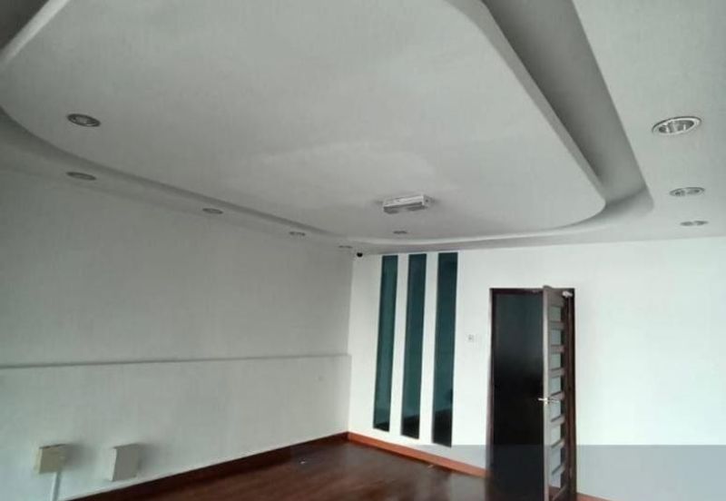 Taman Pinggiran Putra