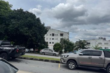 Taman Pinggiran Putra