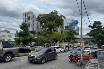 Taman Pinggiran Putra