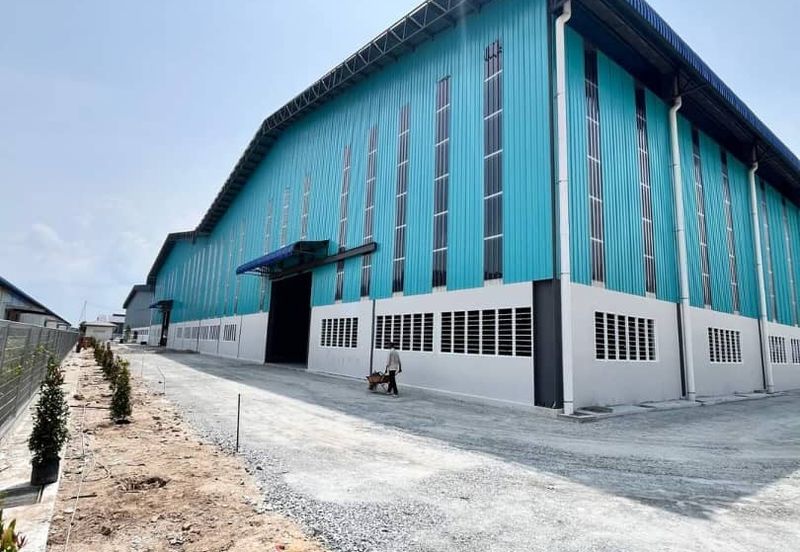 West Port, Pulau Indah