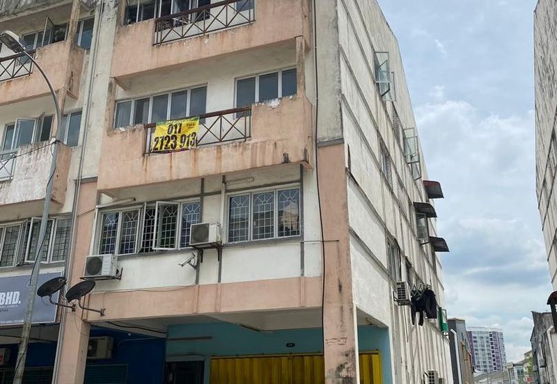 Taman Pinggiran Putra