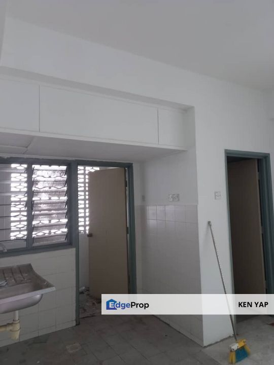 Low Cost Flat, Endlot Big Size Pinggiran Putra Taman Equine, Serdang, Selangor, Seri Kembangan