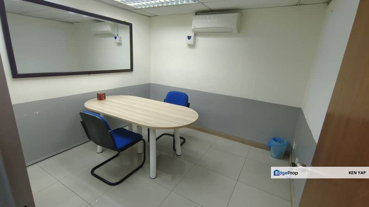 2400sf 4th Floor Office with Lift, with furniture, Kuchai Lama, Kuala Lumpur., Kuala Lumpur, Kuchai Lama
