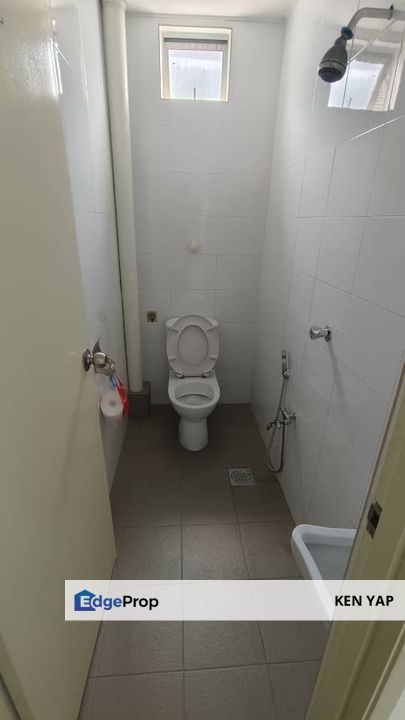 2400sf 4th Floor Office with Lift, with furniture, Kuchai Lama, Kuala Lumpur., Kuala Lumpur, Kuchai Lama