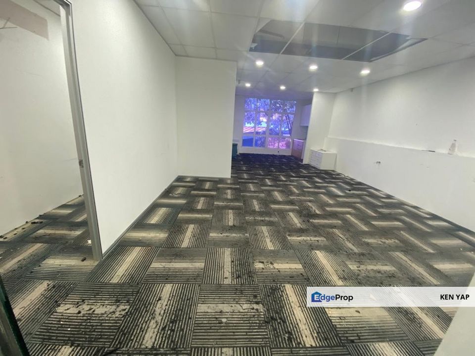 Renovated - 1st Floor Office @ Kota Damansara, Selangor., Selangor, Petaling Jaya