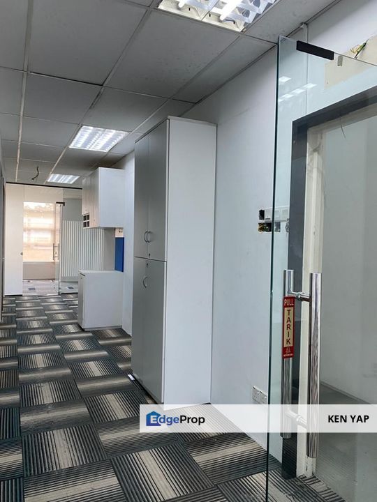 Renovated - 1st Floor Office @ Kota Damansara, Selangor., Selangor, Petaling Jaya