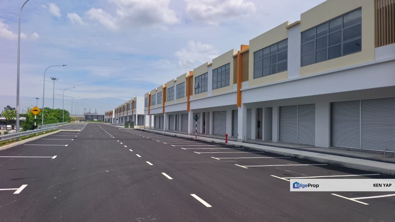 Brand New - 1st Floor Office @ Taman Sutera, Kajang., Selangor, Kajang