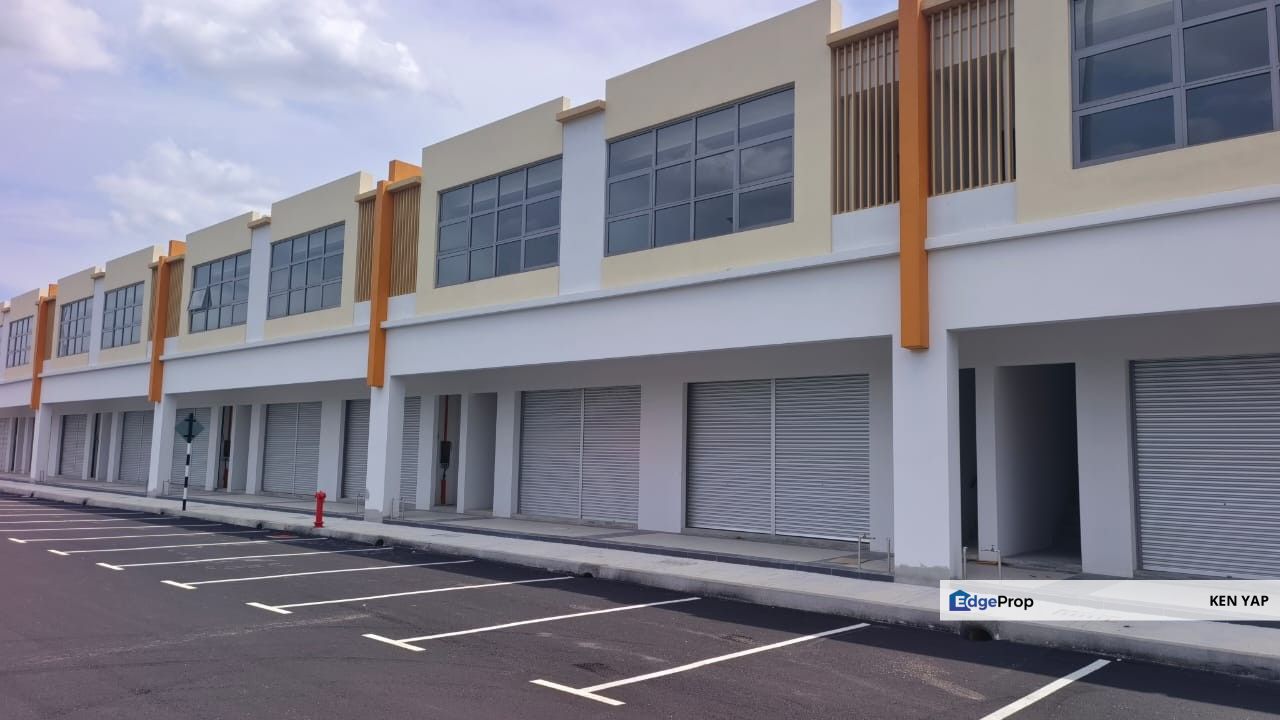 Brand New - 1st Floor Office @ Taman Sutera, Kajang., Selangor, Kajang