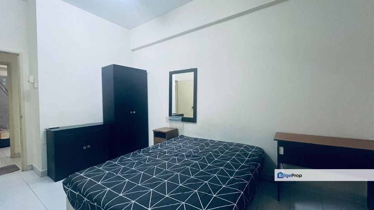 Sterling Condo nr Glenmarie LRT Station 1440sf 2cp Kelana Jaya Line Pj, Selangor, Kelana Jaya