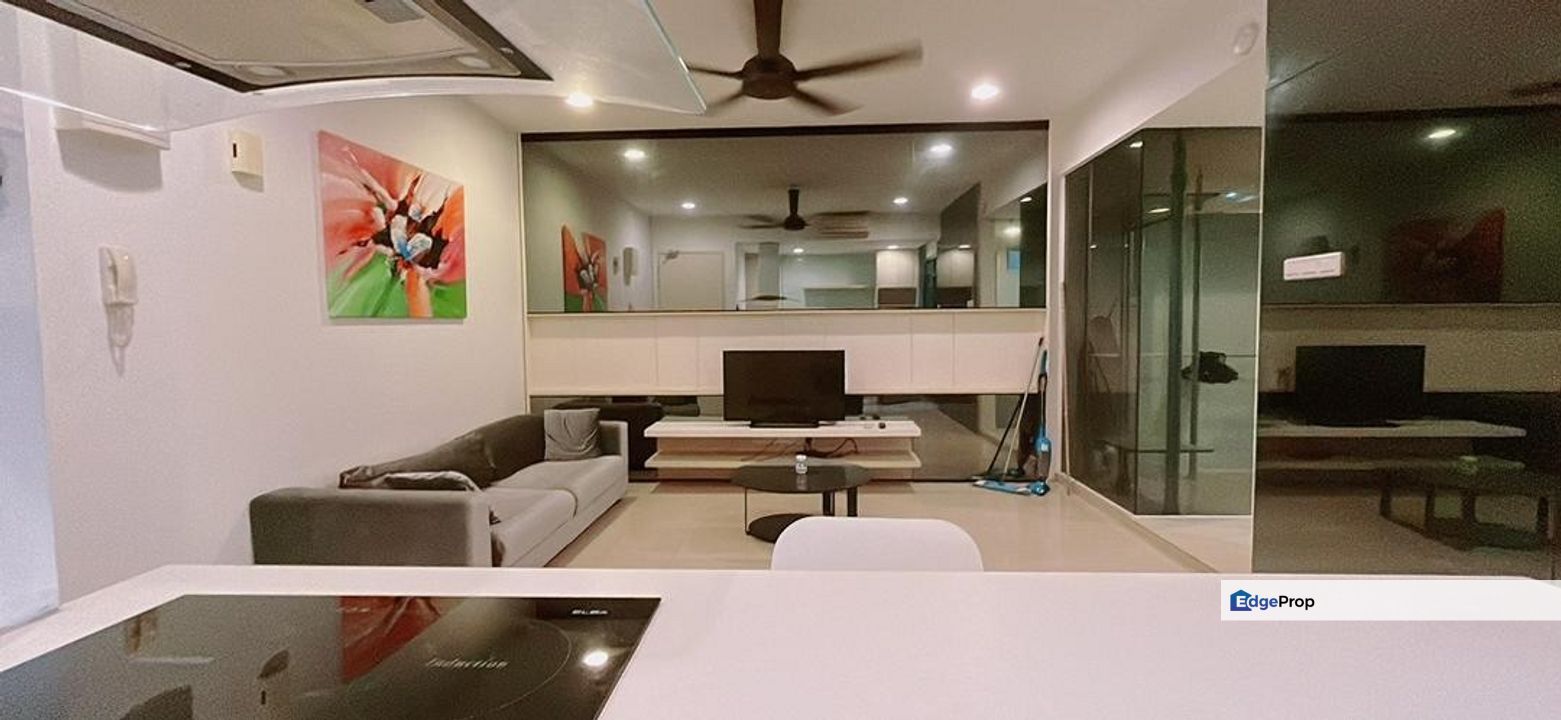 Eve Suite Studio Pool View with 2 Door Fridge and 2 Ceiling Fans, Selangor, Ara Damansara