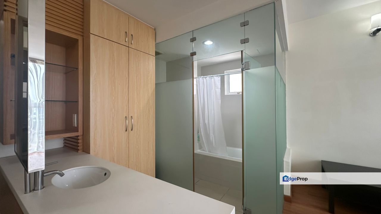 Oasis Serviced Suites Ara Damansara near Lotus and Citta Mall Village, Selangor, Ara Damansara