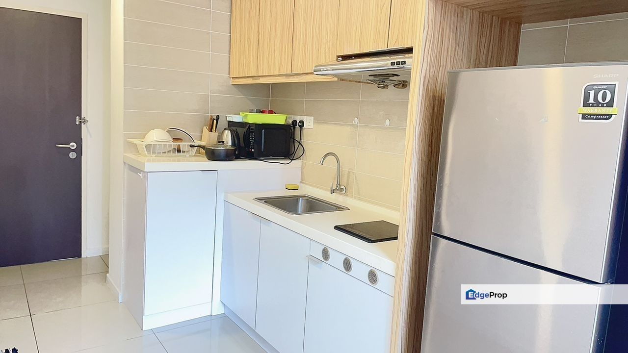 Sunway D'Latour 3 Rooms near Taylors Lakeside University PJS 7 Type B, Selangor, Bandar Sunway