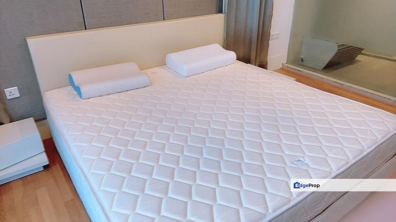 Ara Damansara Eve Suite Studio with 2 Door Fridge and curtain divider, Selangor, Ara Damansara