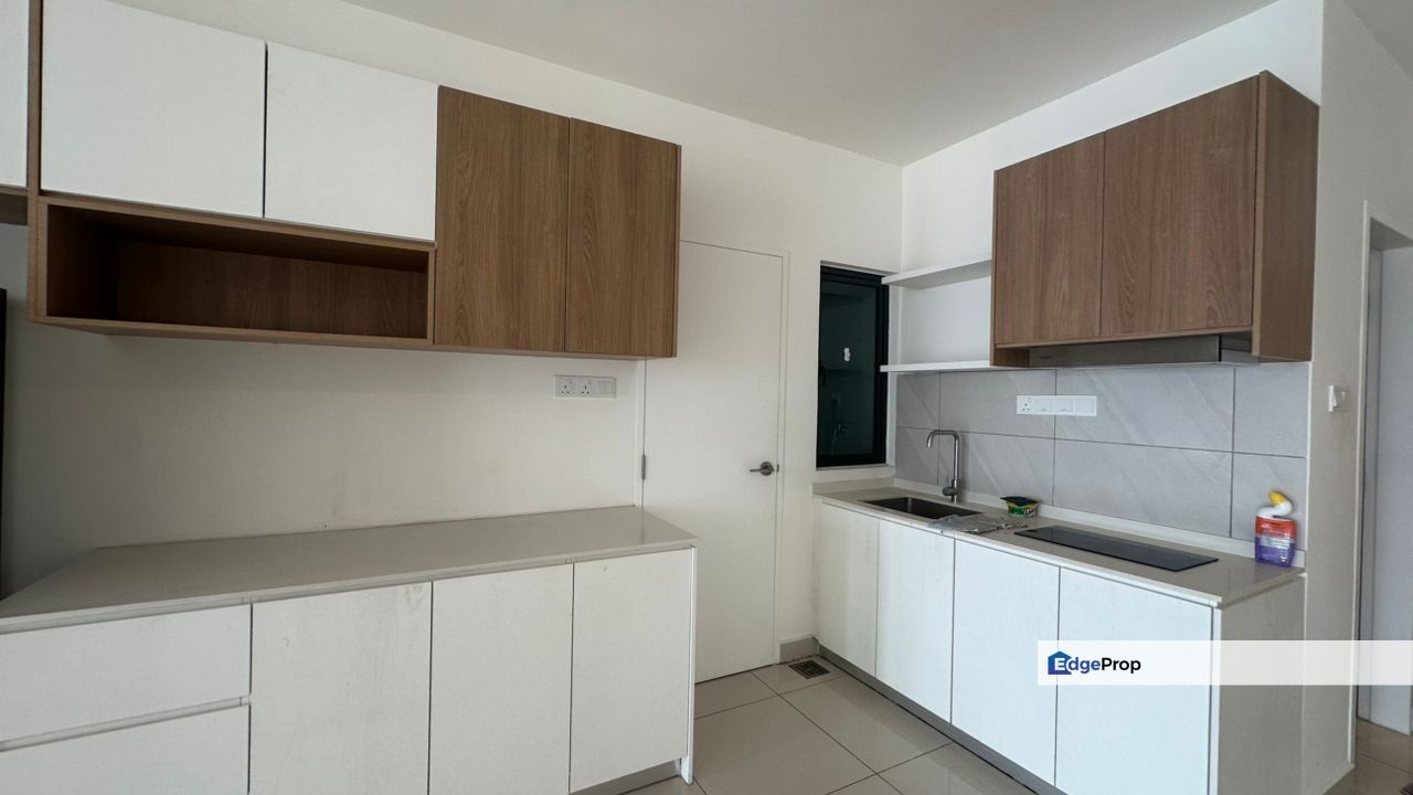 Aratre Ara Damansara Condo with Balcony Near to LRT Station Ara tre, Selangor, Ara Damansara