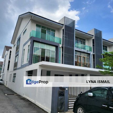 3 Storey End Lot Bangi Avenue, Selangor, Bangi