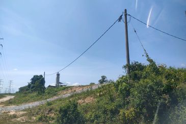 11 Lot Banglo Di Tebing Tinggi, Tanah Merah