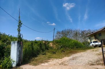 11 Lot Banglo Di Tebing Tinggi, Tanah Merah