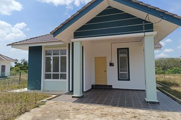 Banglo Setingkat di labok, Machang