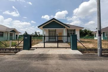 Banglo Setingkat di labok, Machang
