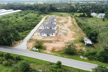 Banglo Setingkat di labok, Machang