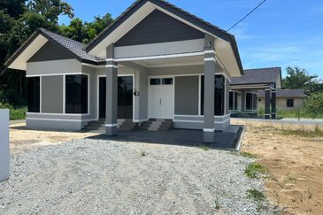 Banglo Setingkat Baru Siap Di Pasir Tumboh