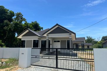 Banglo Setingkat Baru Siap Di Pasir Tumboh