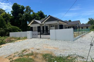 Banglo Setingkat Baru Siap Di Pasir Tumboh