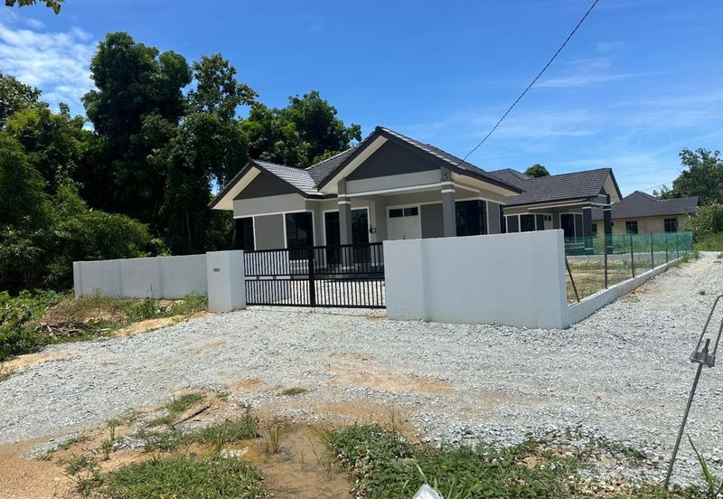 Banglo Setingkat Baru Siap Di Pasir Tumboh