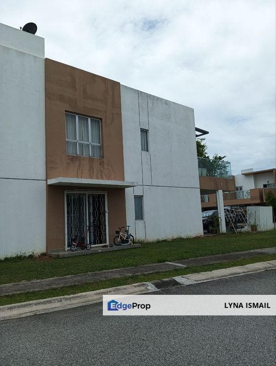 Corner Unit Casa Bluebell Townhouse Cybersouth, Selangor, Dengkil