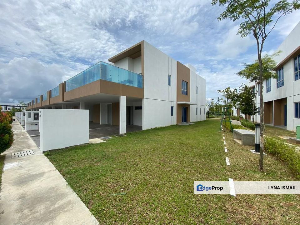 Corner Unit Casa Bluebell Townhouse Cybersouth, Selangor, Dengkil
