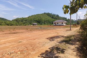 Tanah Lot Banglo, Jalan Sg Durian, Kuala Krai