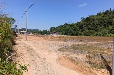 Tanah Lot Banglo, Jalan Sg Durian, Kuala Krai