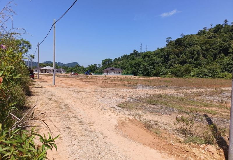 Tanah Lot Banglo, Jalan Sg Durian, Kuala Krai