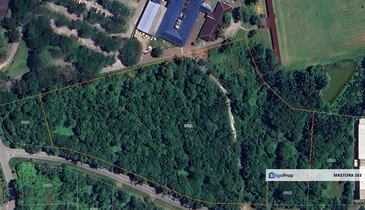 Commercial land for sale at Bukit Beruntung Golf Club, Selangor, Rawang