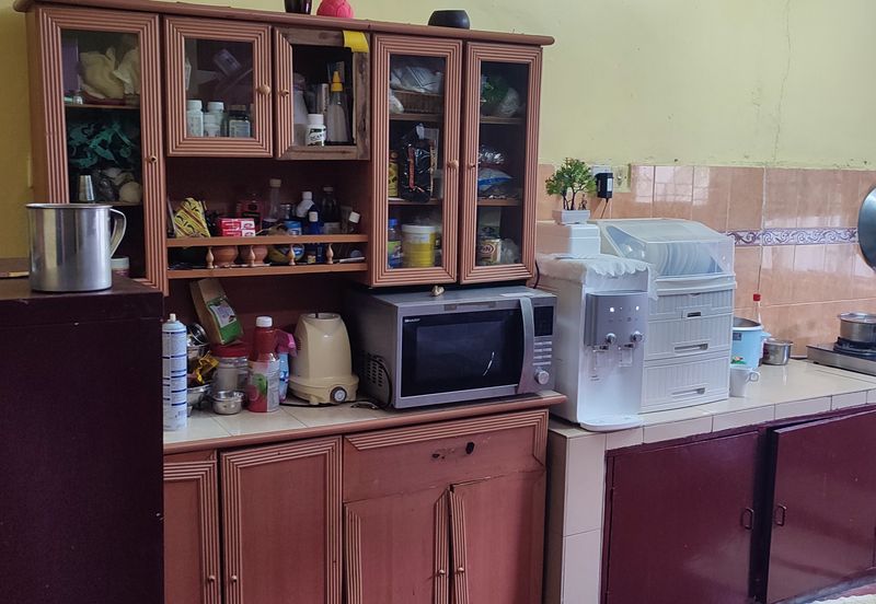 Jalan Sopan, Johan Setia