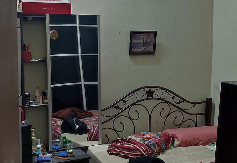 Jalan Sopan, Johan Setia