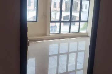 SUBANG PERMAI U6 Shah Alam , Selangor 3 Storey Shop