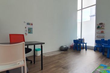 Corner shop with road exposure