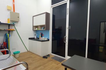 Corner shop with road exposure