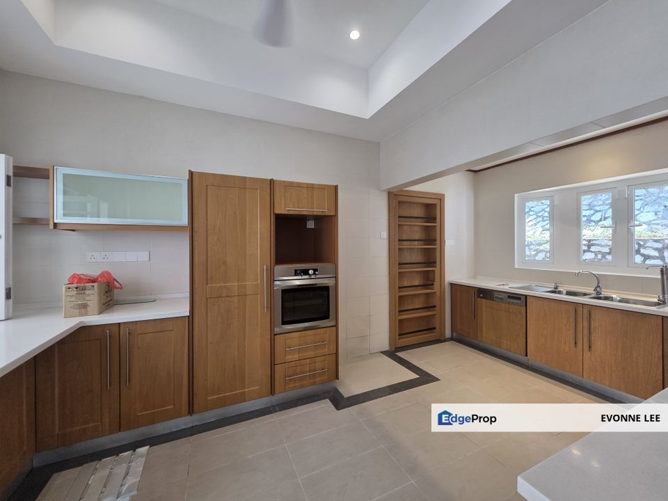 Cosy bungalow with modern touches, Kuala Lumpur, Damansara Heights