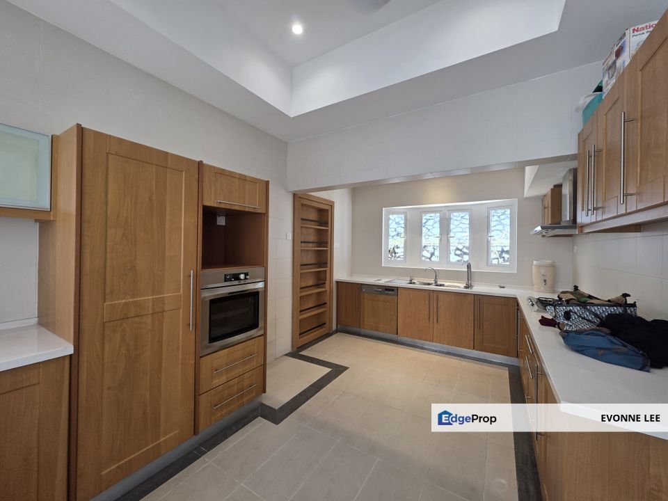 Cosy bungalow with modern touches, Kuala Lumpur, Damansara Heights