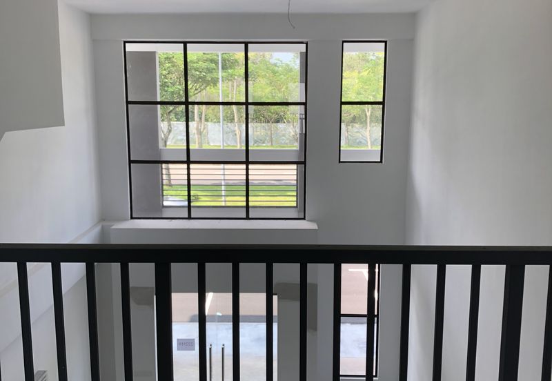 Jalan Jambu 1, Taman Kota Masai-2-1/2 Storey Shop unit For Sale 