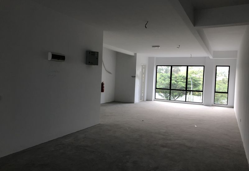 Jalan Jambu 1, Taman Kota Masai-2-1/2 Storey Shop unit For Sale 