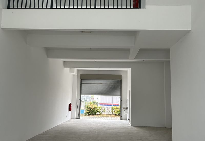 Jalan Jambu 1, Taman Kota Masai-2-1/2 Storey Shop unit For Sale 