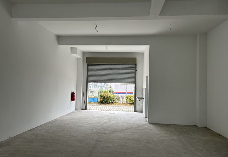 Jalan Jambu 1, Taman Kota Masai-2-1/2 Storey Shop unit For Sale 