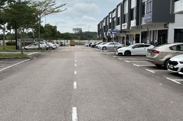 Eco Curve @ Eco Business Park 1